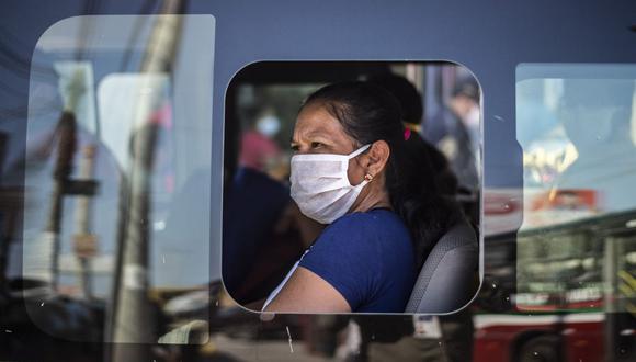 Desde el 1 de mayo en las regiones de Ica, Callao, Áncash, Lima Metropolitana y Lima Provincias el uso de mascarillas en espacios abiertos es facultativo. (Foto: Ernesto Benavides/AFP)