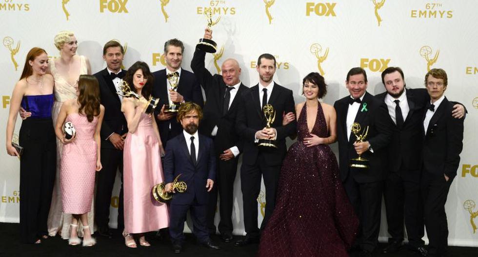 El elenco de ‘Game of Thrones’ celebra las 12 estatuillas en los Emmy 2015. (Foto. EFE)