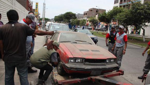 Breña: retiran más de 70 vehículos abandonados en la calle
