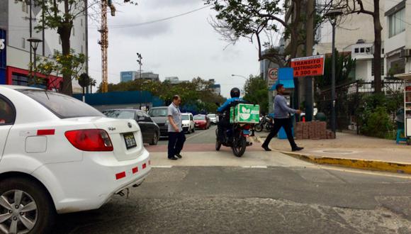 Uno de los camellones que se ha colocado en calle Las Camelias, San Isidro (Foto: María del Carmen Yrigoyen)