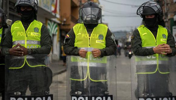 La policía de Colombia es acusada de permitir que civiles armados disparen contra manifestantes. (Getty Images).