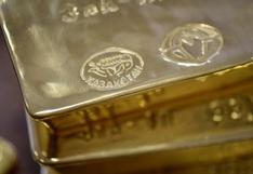 Precio del oro cae por alza global del dólar tras publicación de minutas de la FED