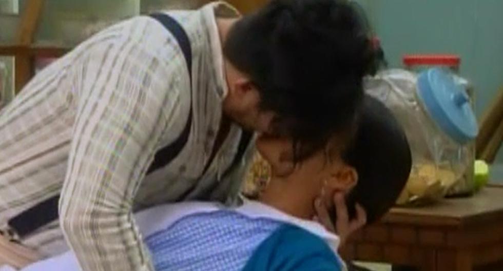 De Vuelta Al Barrio: Oliverio le roba un beso a Felicitas. (Foto: Captura América TV)