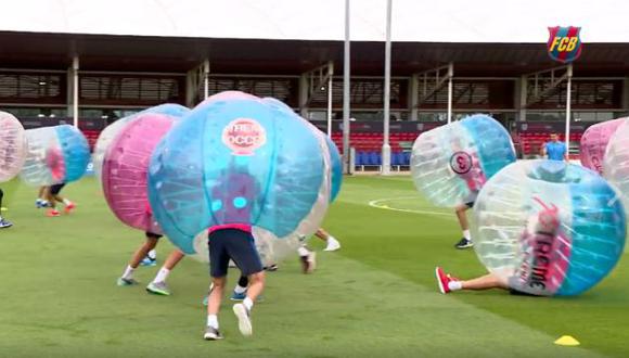 El divertido entrenamiento del Barcelona con pelotas gigantes, REDES-SOCIALES