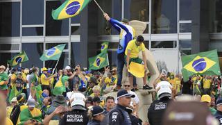 Desinformación sobre el código fuente de urnas electrónicas atizó los ataques en Brasil