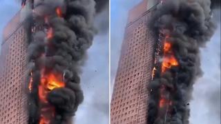 Impresionante incendio arrasa rascacielos de China Telecom de 200 metros de altura en Changsha | VIDEO