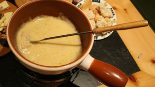 Delicia invernal: aprende a preparar fondue de queso en casa