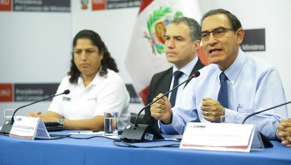 El presidente Martín Vizcarra ofrece una conferencia de prensa acompañado de sus ministros Salvador del Solar y Fabiola Muñoz, el pasado viernes 15 de marzo del 2019. (Foto: Sepres).