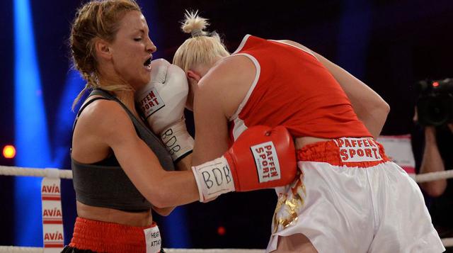 "Duelo de siliconas": 'chicas malas' chocaron en pelea de box - 17