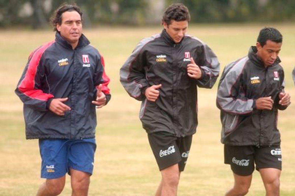 Para las Eliminatorias de Sudáfrica 2010, Pizarro fue dirigido por 'Chemo' del Solar en la selección. (Foto: GEC)