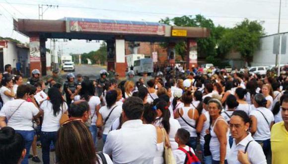 Venezuela: 500 mujeres cruzan a Colombia para comprar comida