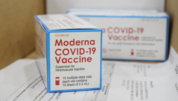 Estados Unidos empezó este lunes a administrar la vacuna de la farmacéutica Moderna. (Foto: Paul Sancya / POOL / AFP)