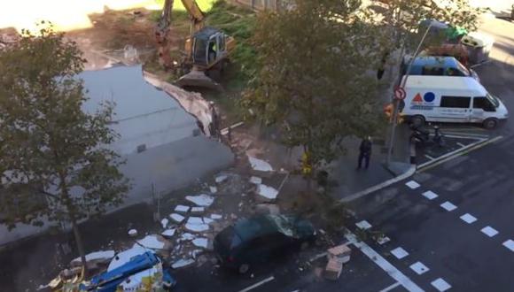 YouTube: familia conoce por video que constructora aplastó auto