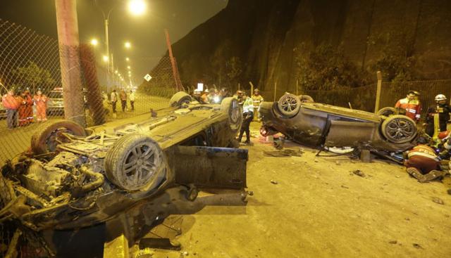 Los autos quedaron destrozados tras el accidente. (Foto: José Caja/GEC)