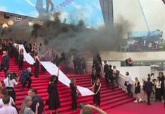 Activistas protestan en contra de los feminicidios en Festival de Cannes