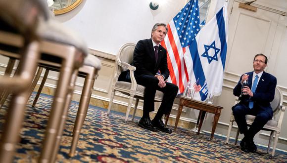 El secretario de Estado de EE. UU., Antony Blinken, se reúne con el presidente israelí, Isaac Herzog, en Washington, DC, el 25 de octubre de 2022. (Foto de Stefani Reynolds / POOL / AFP)