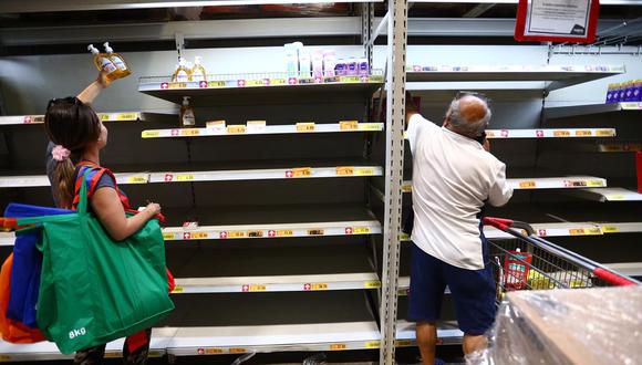 Luego de ser declarado el COVID-19 como pandemia, miles de peruanos abarrotaron los autoservicios. (Foto: Hugo Curotto)