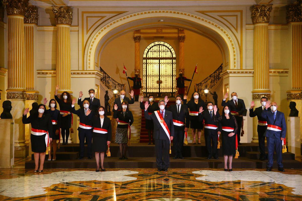 El presidente Francisco Sagasti tomó juramento este miércoles a los integrantes de su Consejo de Ministros, encabezado por la abogada constitucionalista Violeta Bermúdez. (Foto: Palacio de Gobierno).