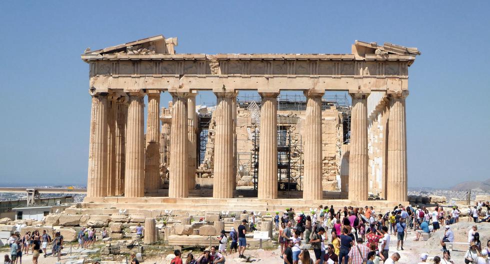 El Partenón es la construcción principal de la Acrópolis y un símbolo de Atenas. Poseía una colosal estatua de Atenea parthenos, a la que estaba dedicado el templo.