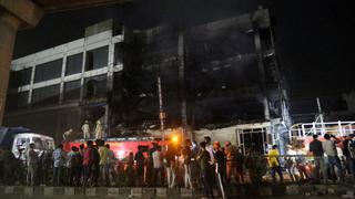 Un incendio deja 27 muertos en Nueva Delhi, según servicios de emergencia