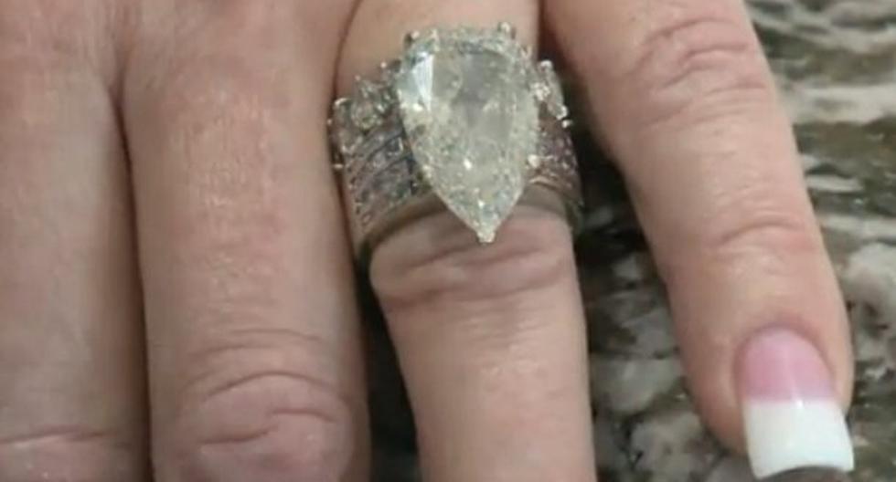 Mujer encontró su anillo en el camión de la basura. (Foto: Fox News 2)