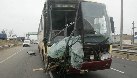 Ocho heridos tras choque de bus en la Panamericana Sur
