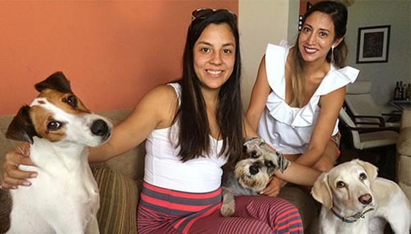 Antonella Gianino (izq.) y Liz Luna (der.) dicen que es importante tener cuidado al recibir un perro porque muchos dicen ‘mi perro es buenísimo’. Claro, bueno con su dueño, pero quién sabe con el resto de personas, perros o gatos.