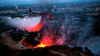 Impresionantes imágenes de la lucha contra incendios forestales y ola de calor en EE.UU.