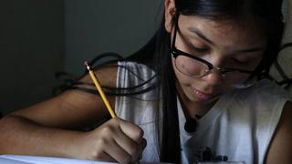 La venezolana de 16 años que se convirtió en la maestra de su barrio durante el cierre de escuelas por la pandemia 