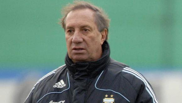 Carlos Bilardo, ex DT de Argentina, es acusado de acoso callejero. (Foto: AFP)