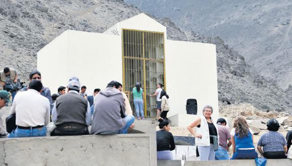 El mausoleo terrorista, ubicado dentro del cementerio de Comas, fue construido a inicios del 2016. (Miguel Bellido / El Comercio)