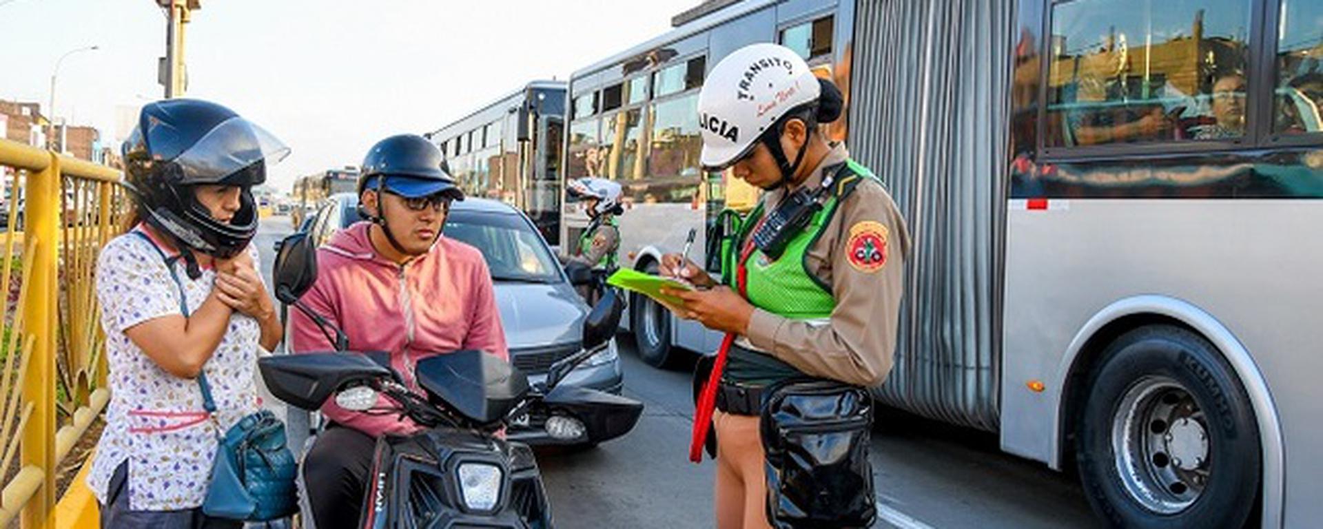 Más de 2.400 conductores fueron multados por invadir vías exclusivas del Metropolitano entre el 2023 y 2024