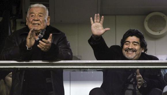 Argentina de luto ante Colombia por muerte de padre de Maradona