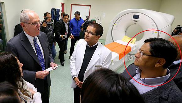 El 23 de agosto, el presidente Kuczynski inspeccion&oacute; el hospital de emergencia de Villa el Salvado. No solo lo acompa&ntilde;&oacute; la ministra de Salud, sino tambi&eacute;n el entonces consejero Carlos Moreno. (Foto: Presidencia)