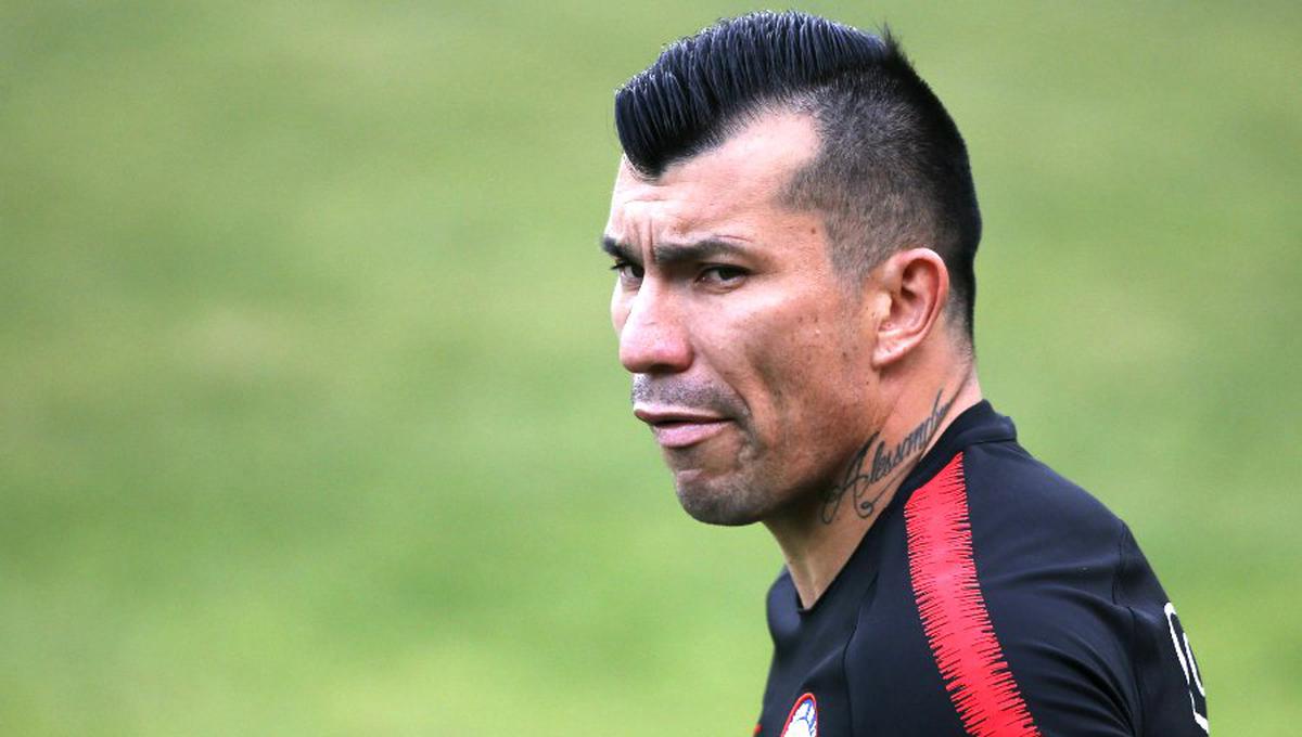 El capitán de La Roja explicó los motivos del equipo para no viajar a Lima. (Foto: AFP)