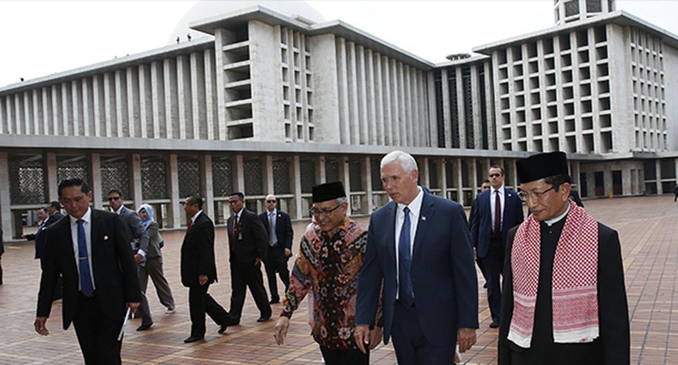 Vicepresidente de USA visita mezquita en Indonesia. (Foto: EFE)