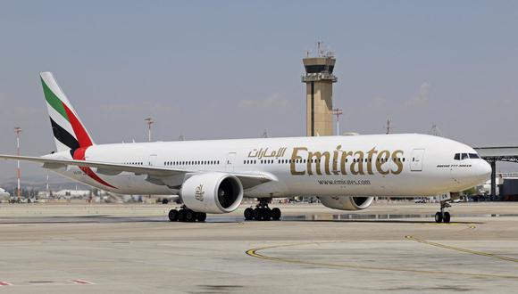El avión Boeing 777-300ER de Emirates aterriza en el aeropuerto Ben Gurion de Israel en Lod el 23 de junio de 2022, marcando el primer vuelo de pasajeros de la aerolínea a Israel. (Foto referencial de JACK GUEZ / AFP)