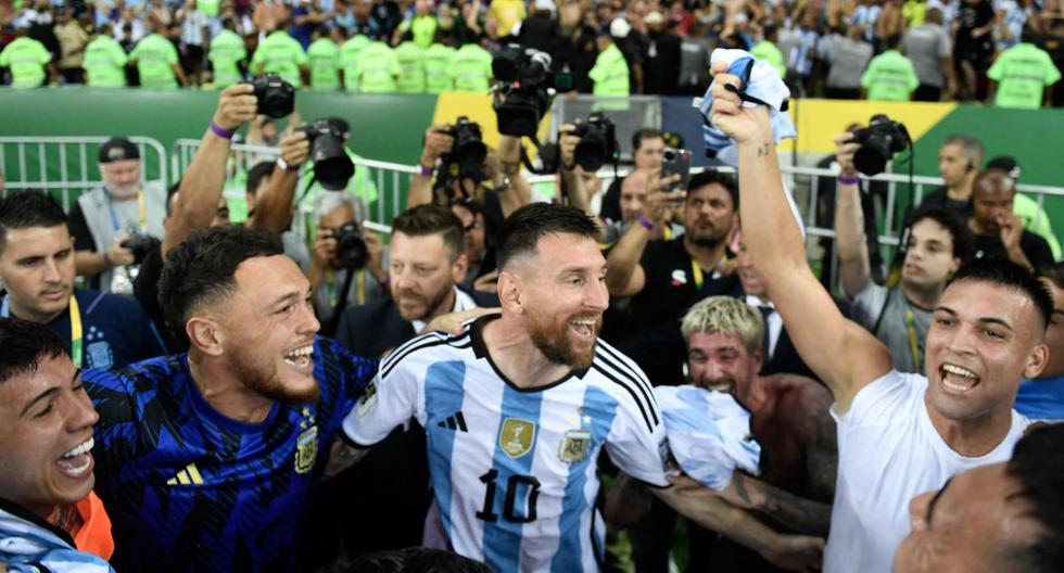 Messi terminó lesionado, pero igual celebró al final. (Foto: AFP)
