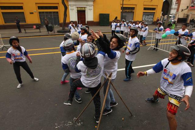 Exhibición de BMX y capacitación a niños en el Centro Histórico - 3