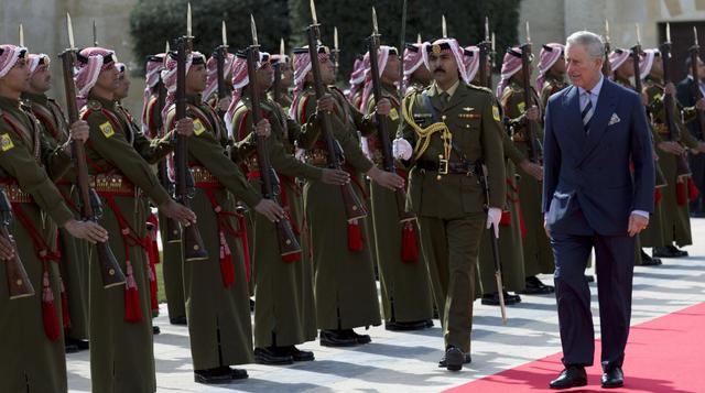 El príncipe Carlos visita a refugiados en su paso por Jordania - 6