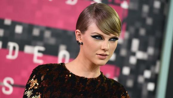 Taylor Swift contrademanda por acoso a ex locutor de radio
