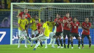 Colombia vs. Egipto: James Rodríguez estrelló tiro libre en el palo | VIDEO