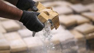 Cae peruano con tonelada de cocaína en redada antidrogas