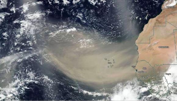 Nube de polvo del Sahara visto desde el espacio. Foto: NASA.