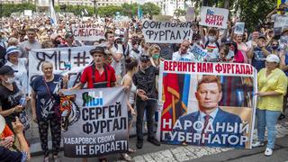 Rusia: Miles de personas exigen la libertad de un gobernador acusado de varios asesinatos hace 15 años | FOTOS