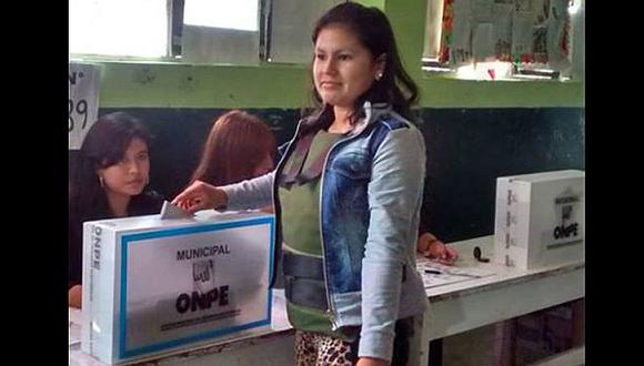 Fiorela Nolasco acudió a votar con chaleco antibalas