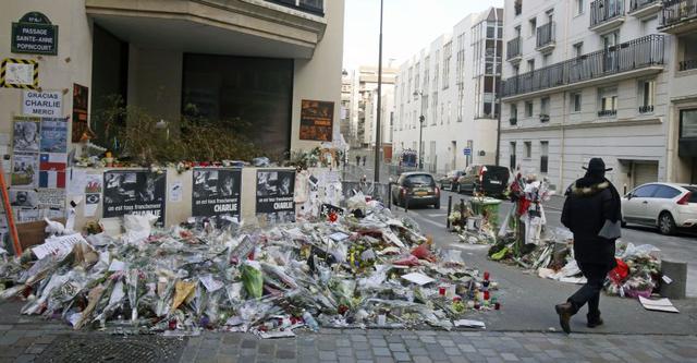 París recuerda a víctimas de Charlie Hebdo a un año de masacre - 15