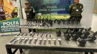 Detienen a coronel colombiano con varias maletas llenas de armas en Bogotá