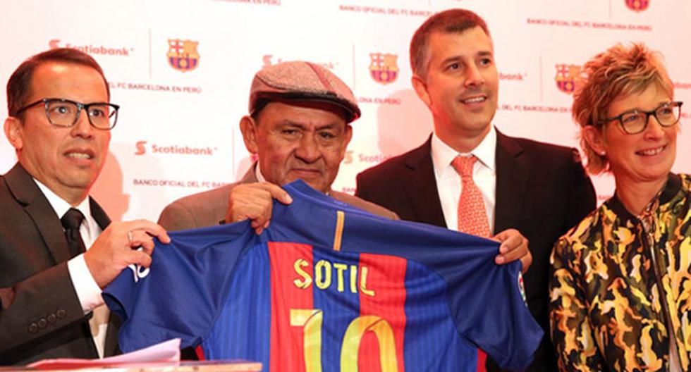 Hugo Soltil se robó toda la atención en la presentación de Scotiabank como su nuevo sponsor del Barcelona. (Foto: Andina)