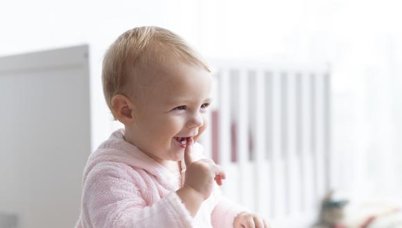 Las encías se deben limpiar desde el primer momento que el bebé es un lactante. (Foto: Freepik)